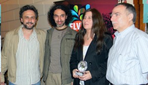 Los ganadores del Premio FEISAL en el 19º FLVR, Myriam Angueira y Guillermo Galss, con Horacio Ríos director del Festival y Raúl Bertone, presidente de FEISAL.